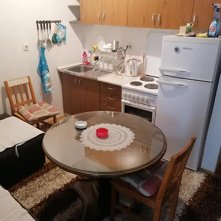 Kenny Apartman *